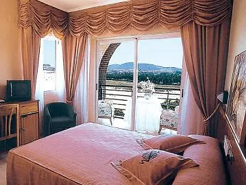 Ξενοδοχείο Olimpo 4*